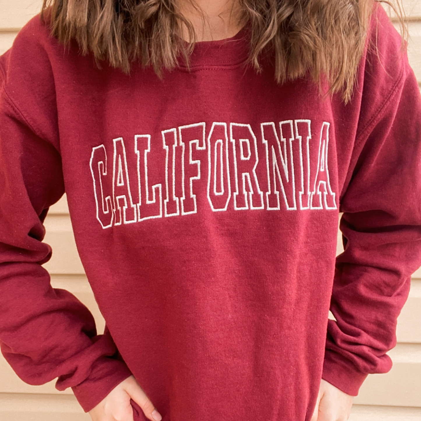 State Curved Outline Text Crewneck | Embroidered